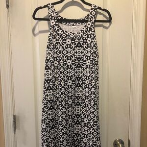 Lulu B Women's Sleeveless Ruffle Trim SPF 50 Black/White Geometric Print Dress